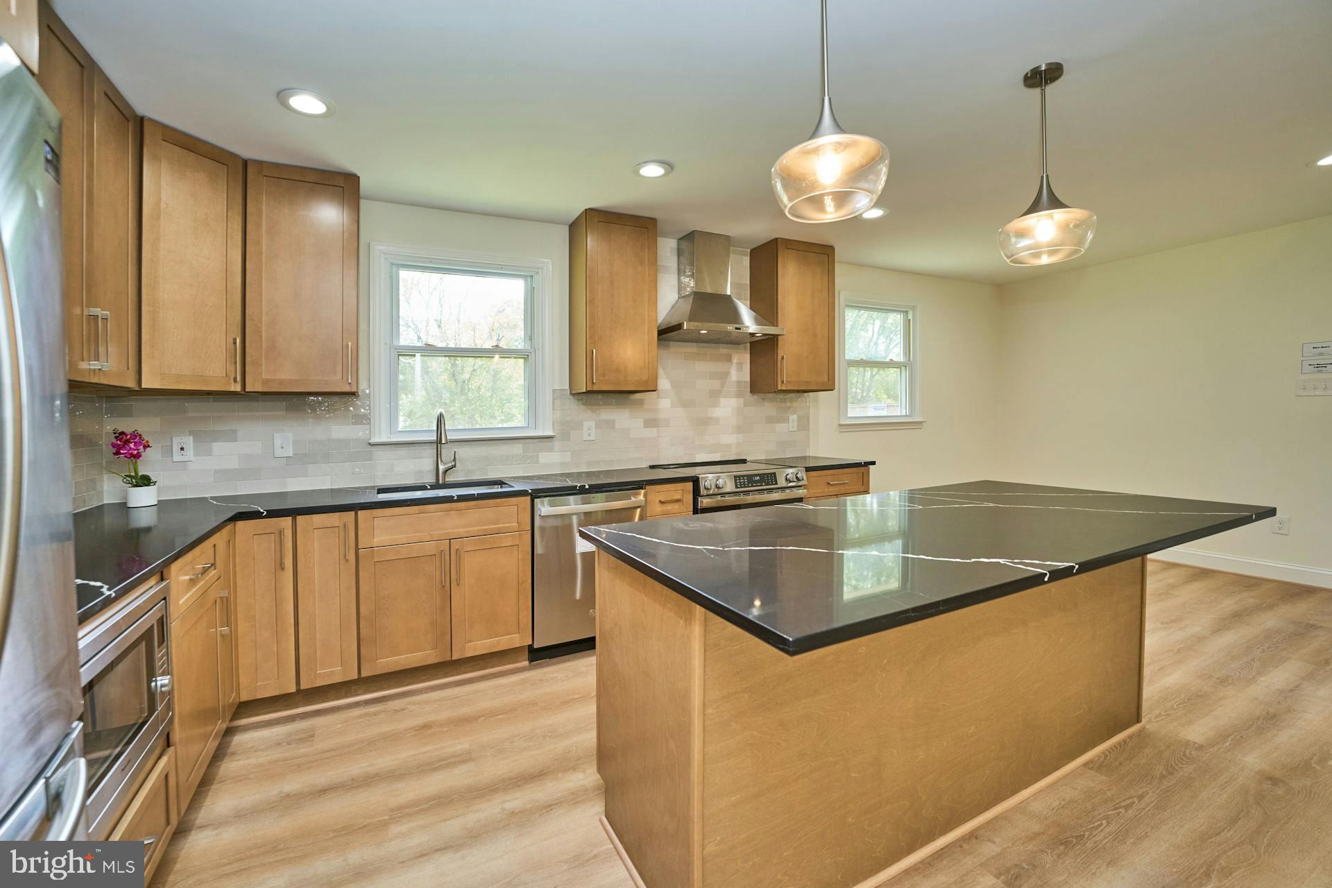 NEAR FALLS CHURCH - Residential