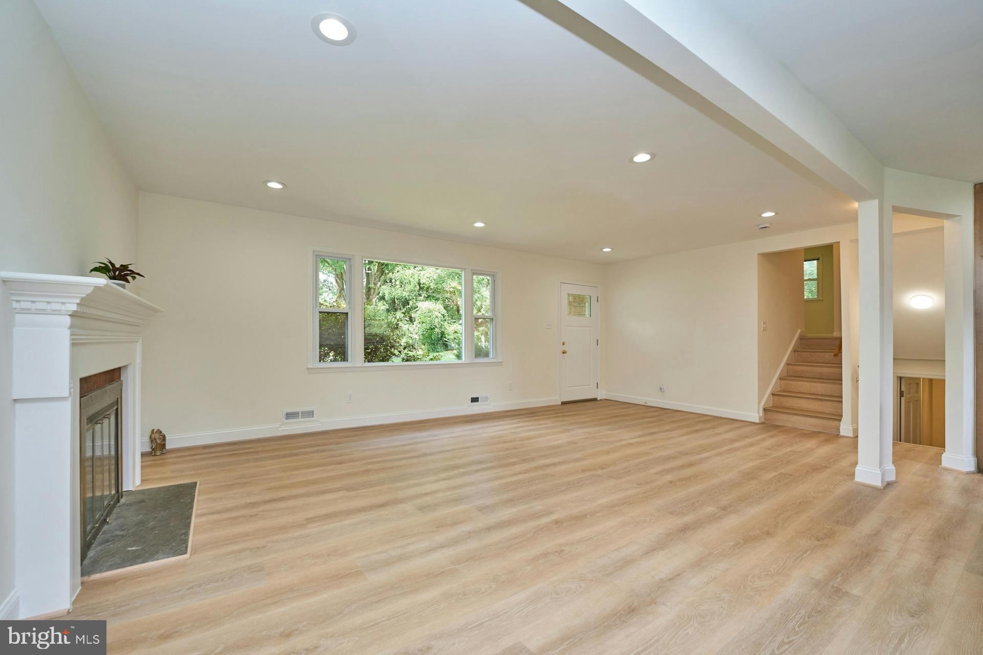 NEAR FALLS CHURCH - Residential