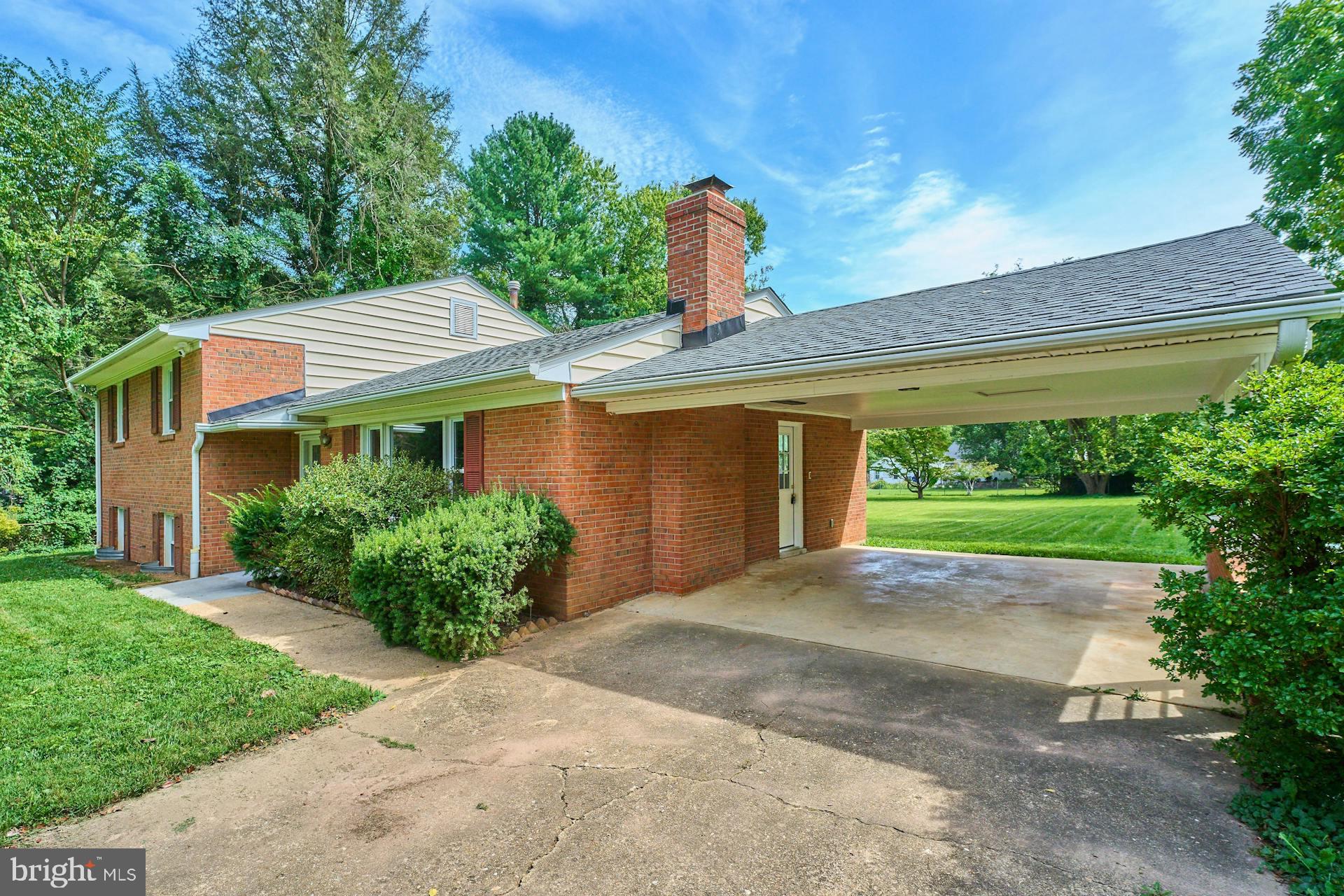 NEAR FALLS CHURCH - Residential