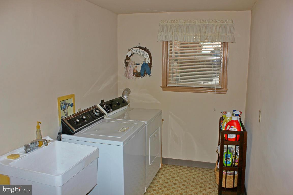 PINEWOOD ESTATES - Residential