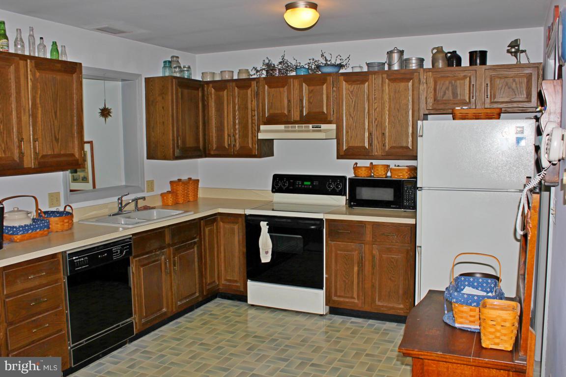 PINEWOOD ESTATES - Residential