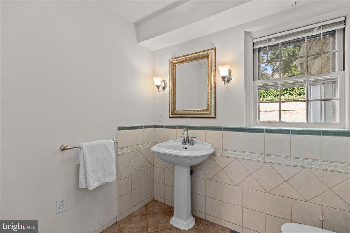 GLEN ECHO HEIGHTS - Residential Lease