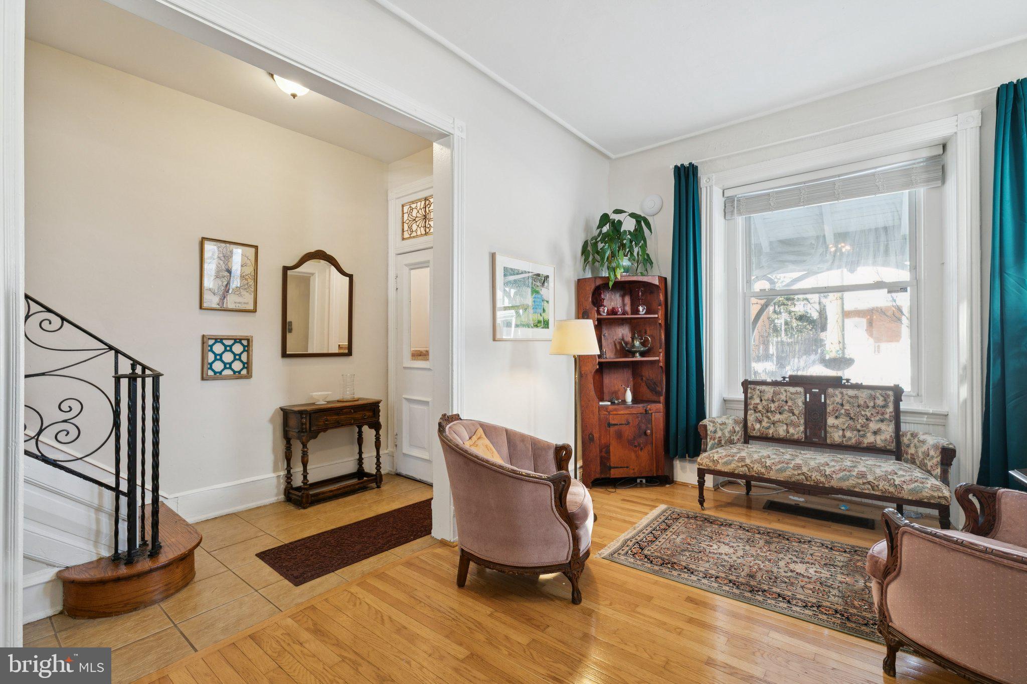 122 E WASHINGTON LANE