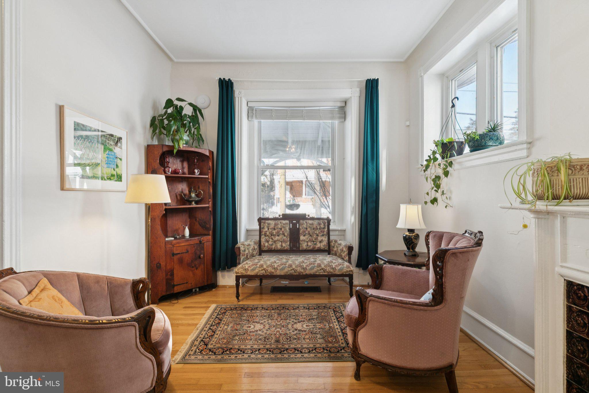 122 E WASHINGTON LANE