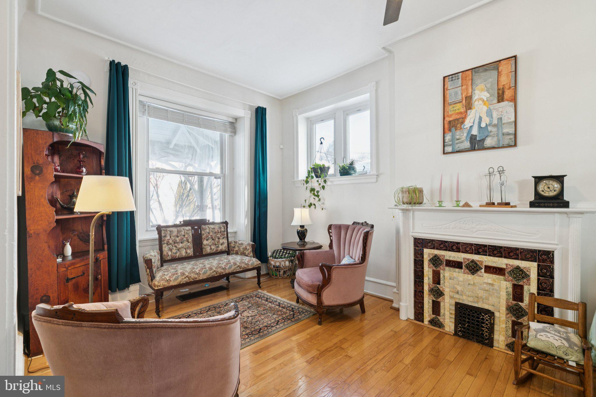 122 E WASHINGTON LANE