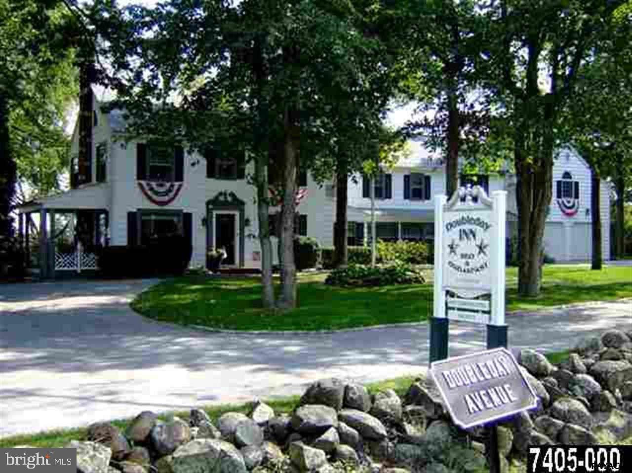 Rare opportunity! Own one of Gettysburg s longest operating and most profitable hospitality properties. The Doubleday Inn is the only lodging located directly on the Gettysburg National Military Park. With 25+ years operation as a B&B, this property has proven staying power and offers an excellent return on investment plus potential for further growth. Available Parking:12