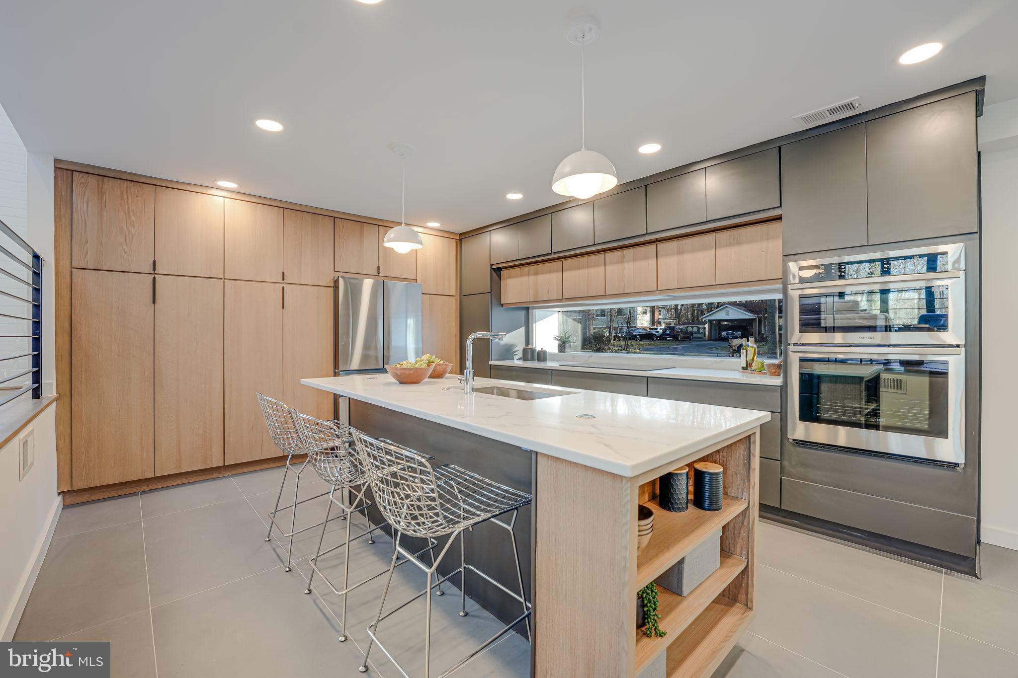 LAKE BARCROFT - Residential