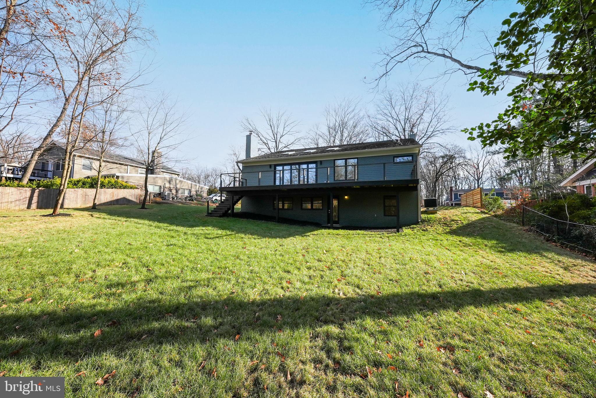 LAKE BARCROFT - Residential