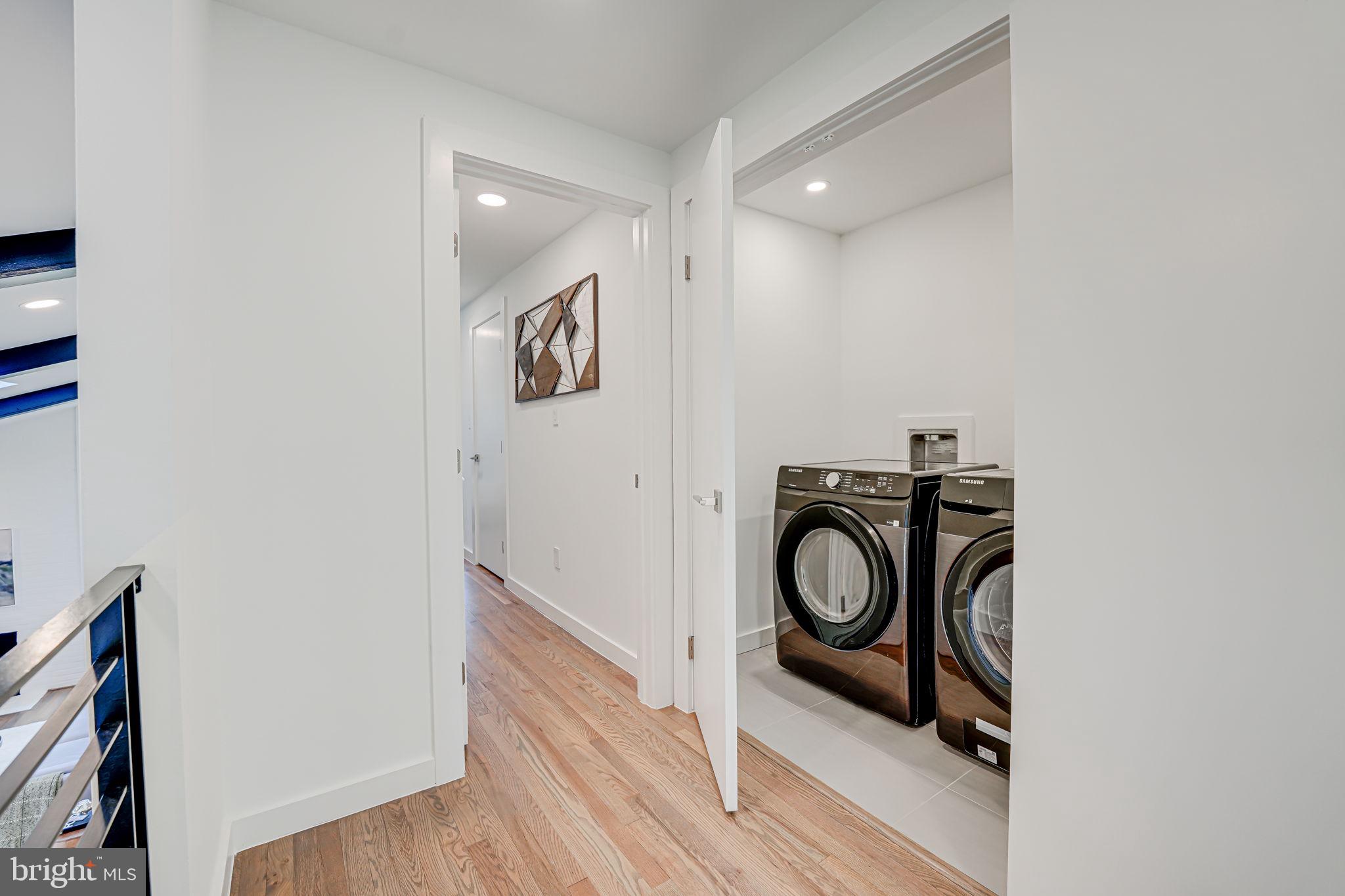 LAKE BARCROFT - Residential