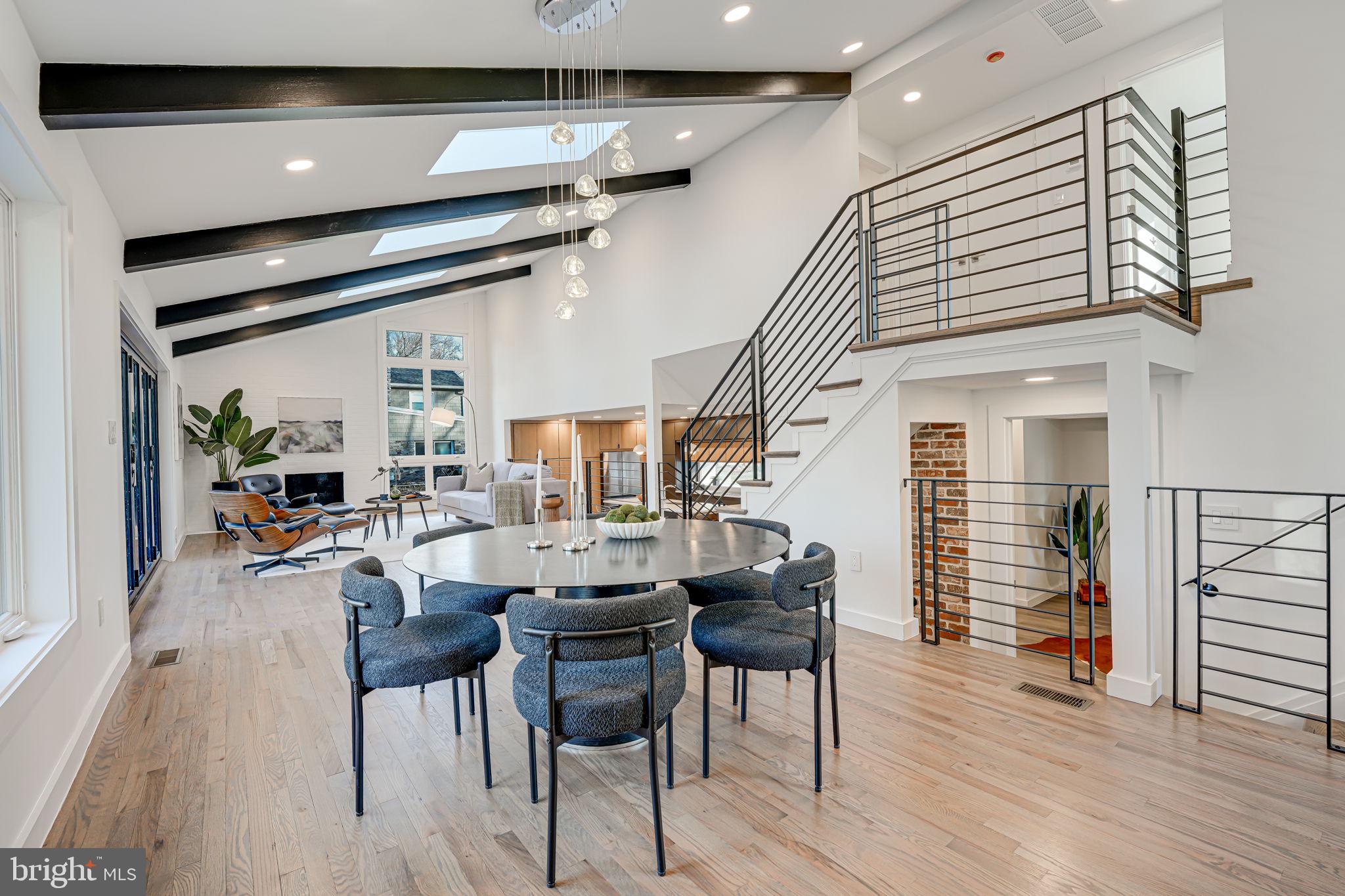 LAKE BARCROFT - Residential