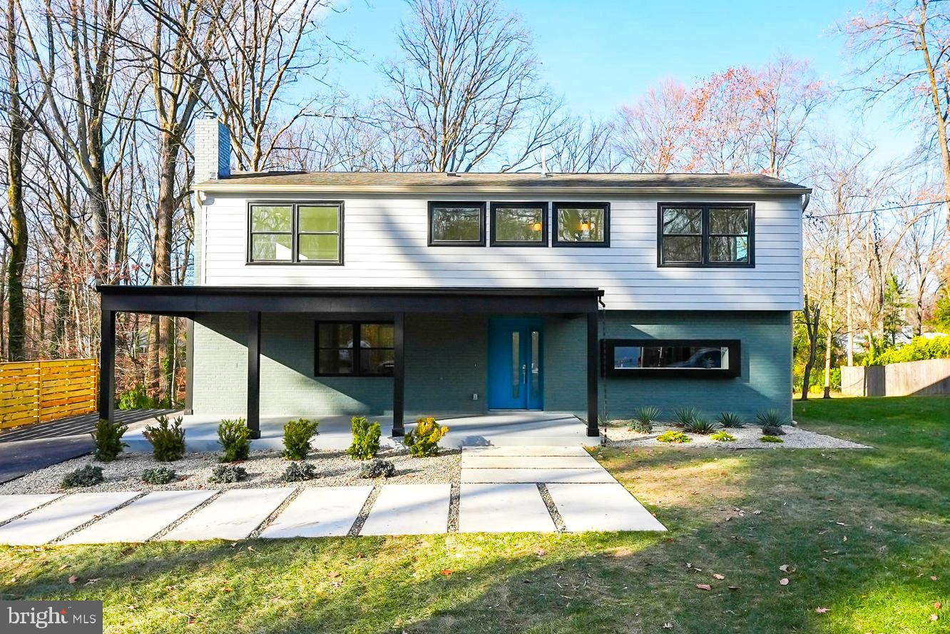 LAKE BARCROFT - Residential