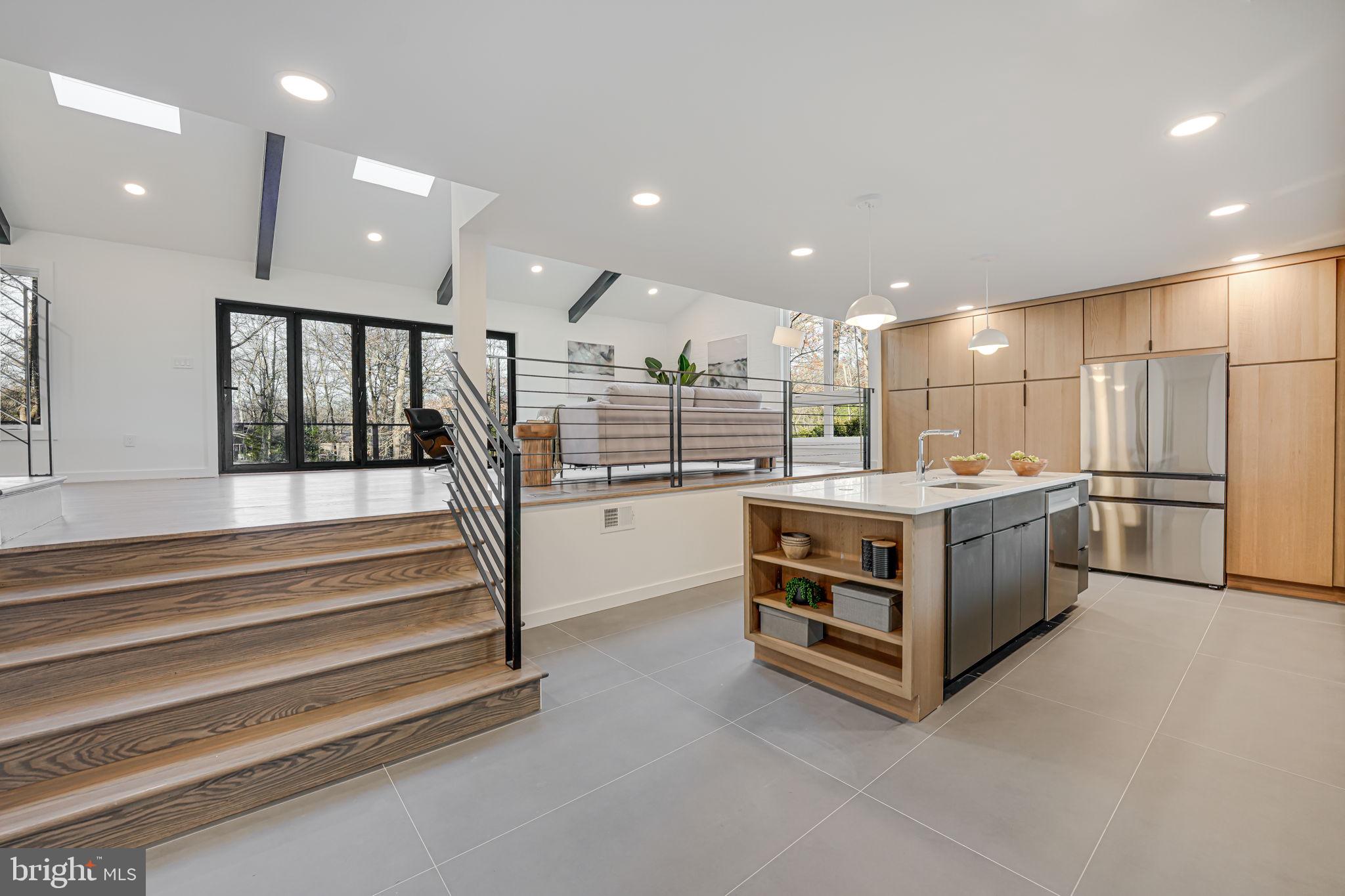 LAKE BARCROFT - Residential