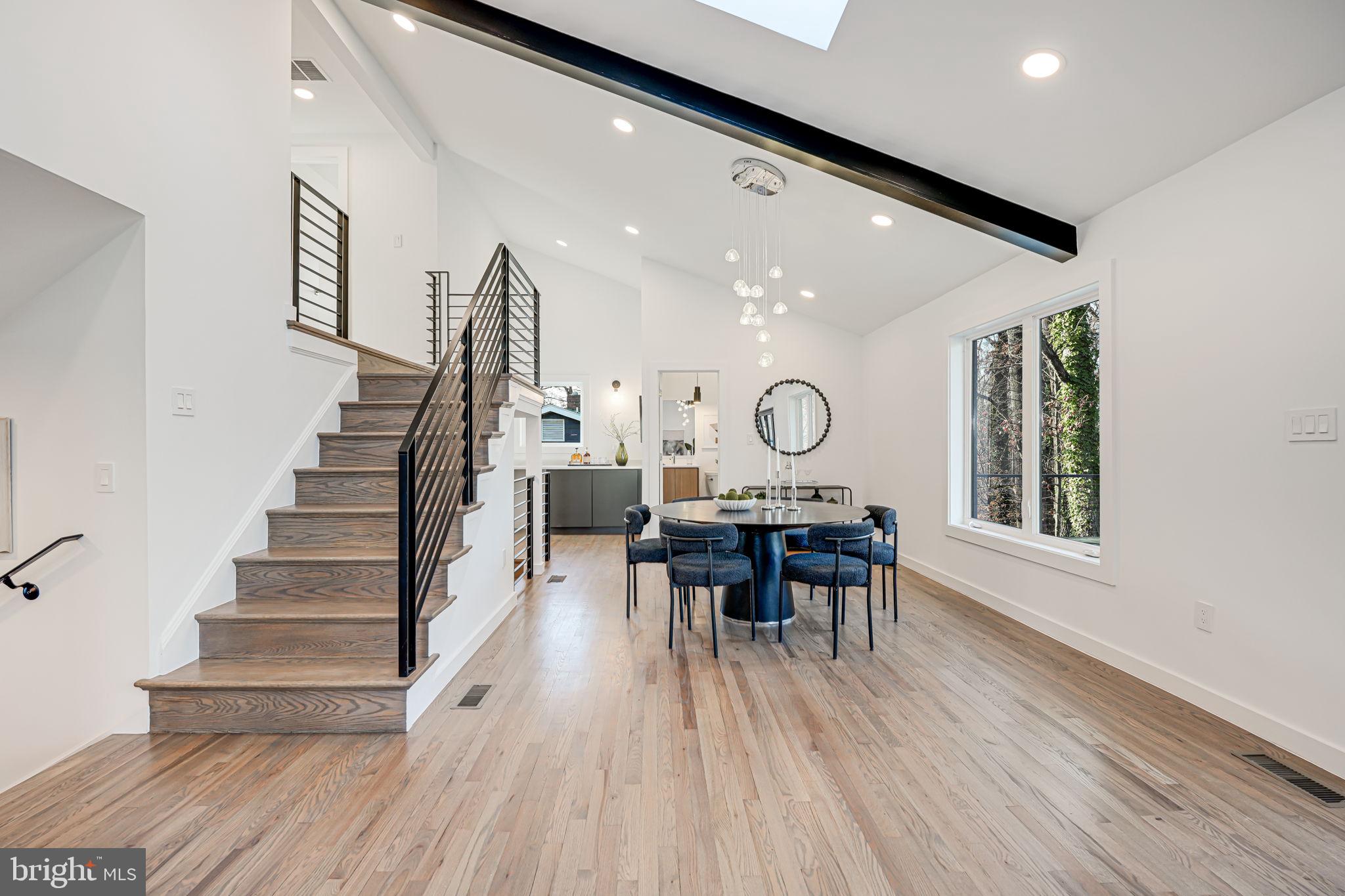 LAKE BARCROFT - Residential