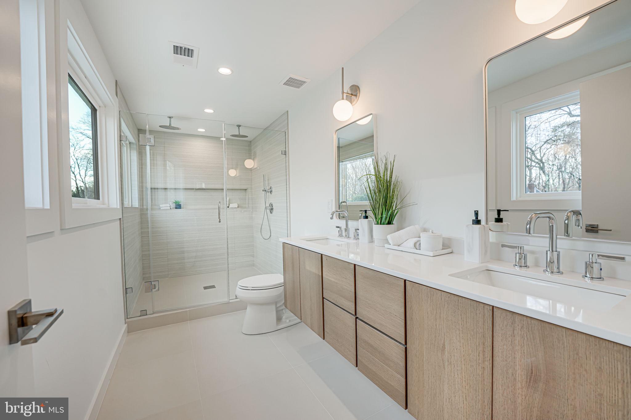 LAKE BARCROFT - Residential