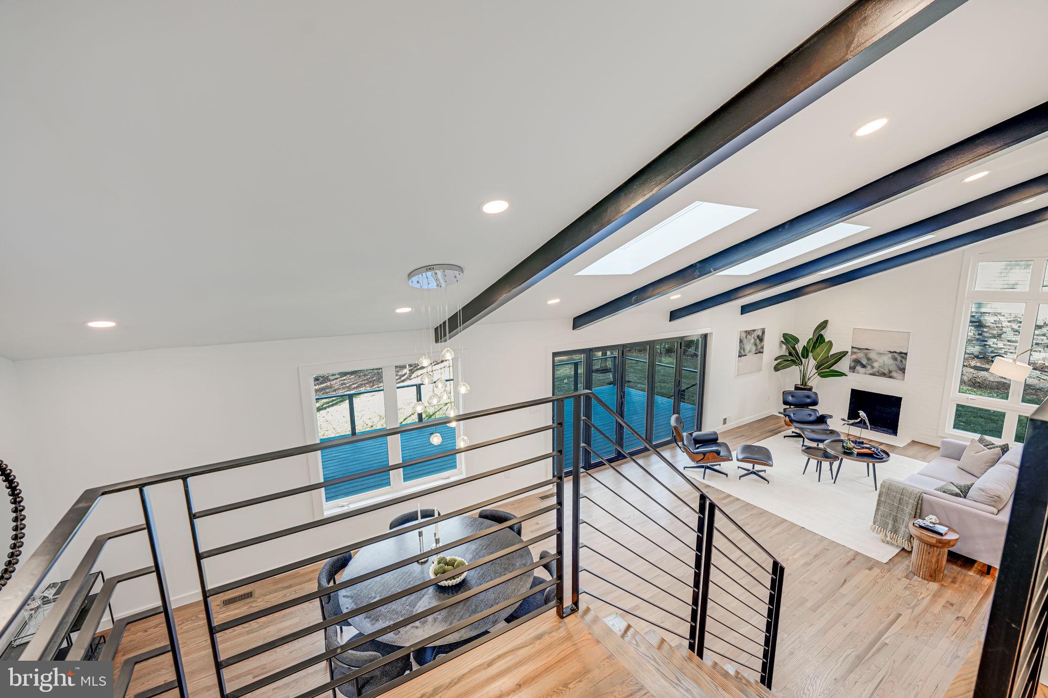 LAKE BARCROFT - Residential