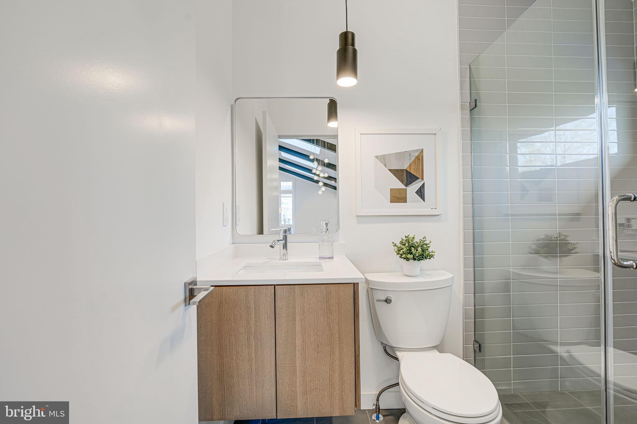 LAKE BARCROFT - Residential