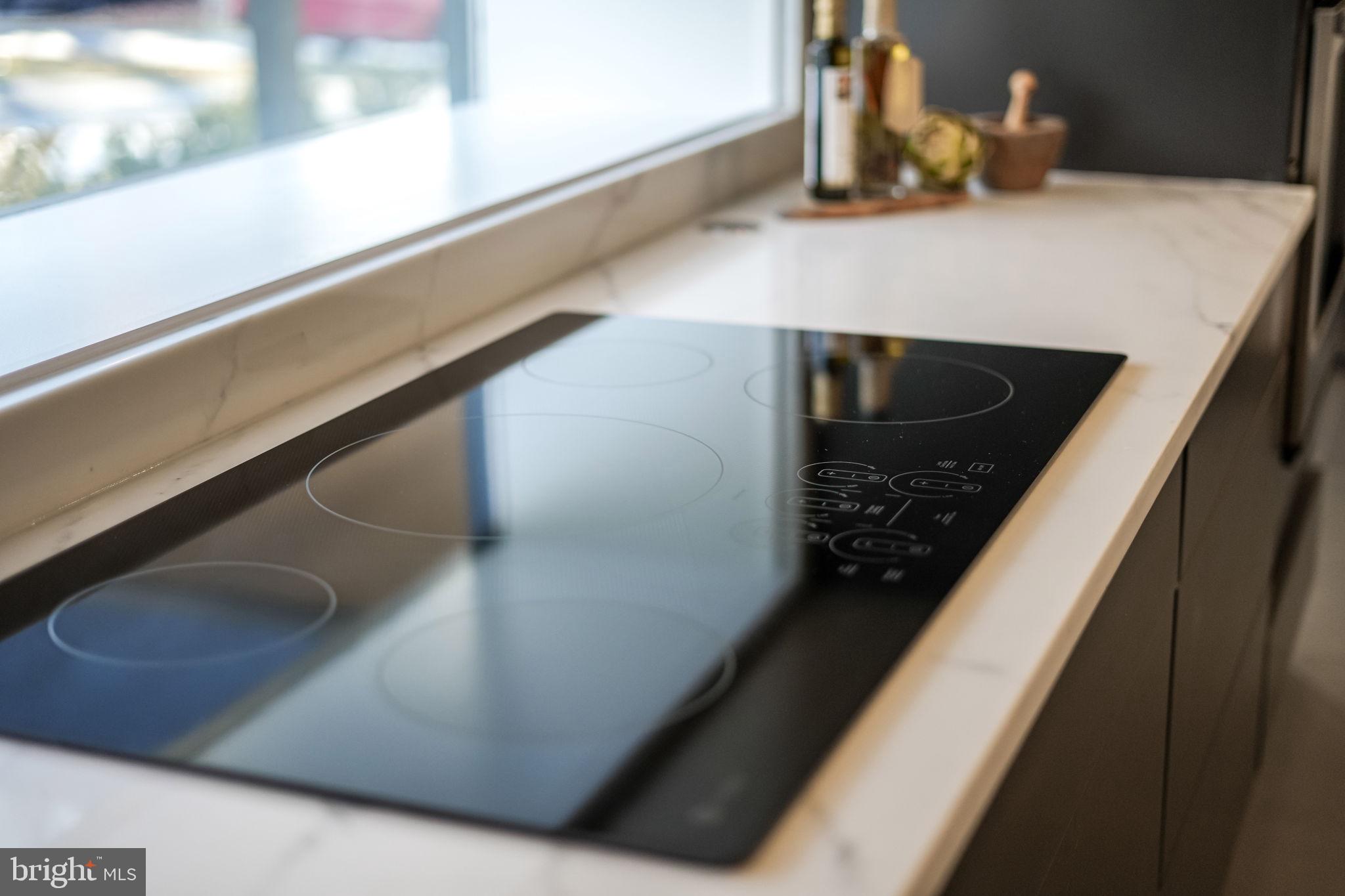 LAKE BARCROFT - Residential