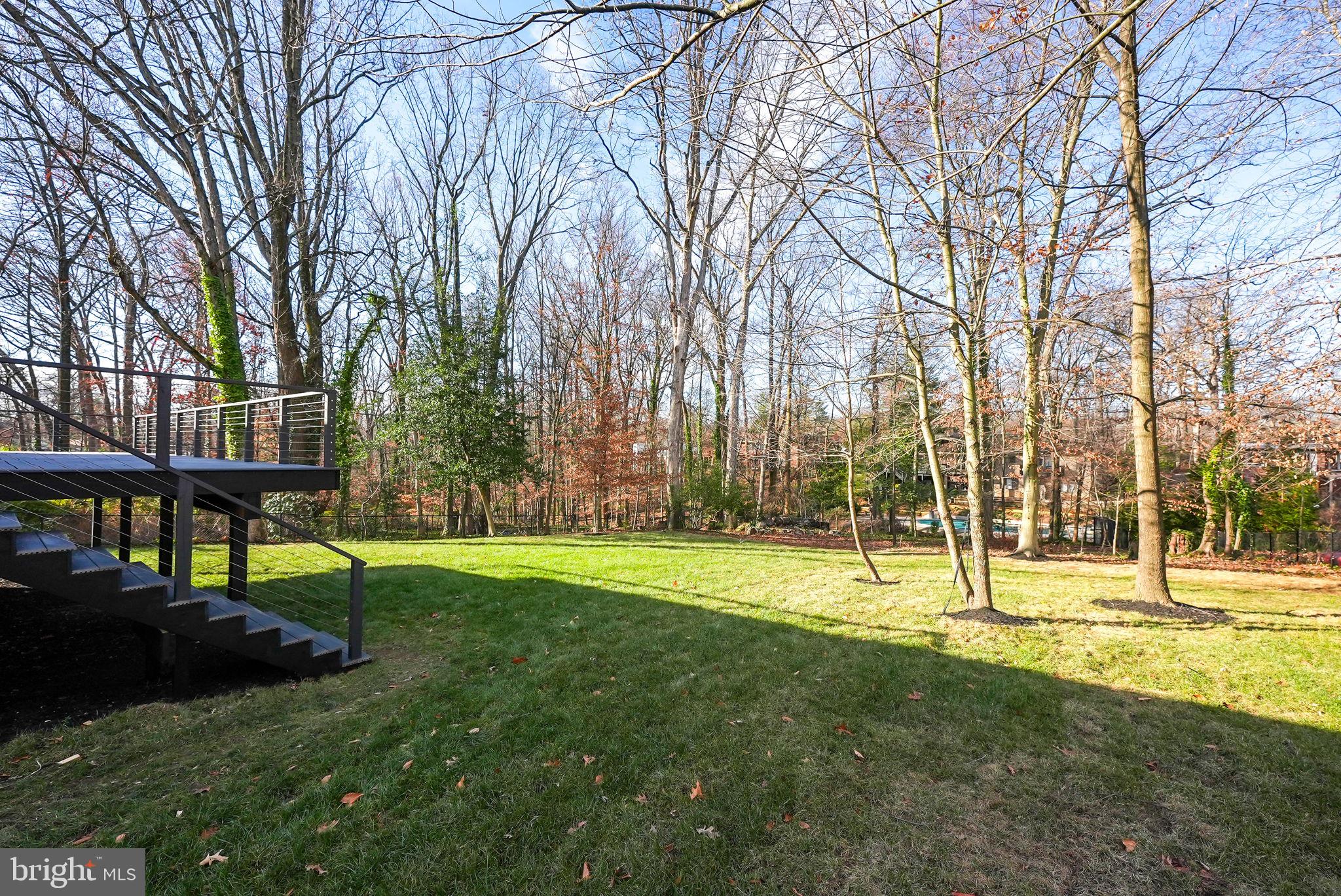 LAKE BARCROFT - Residential