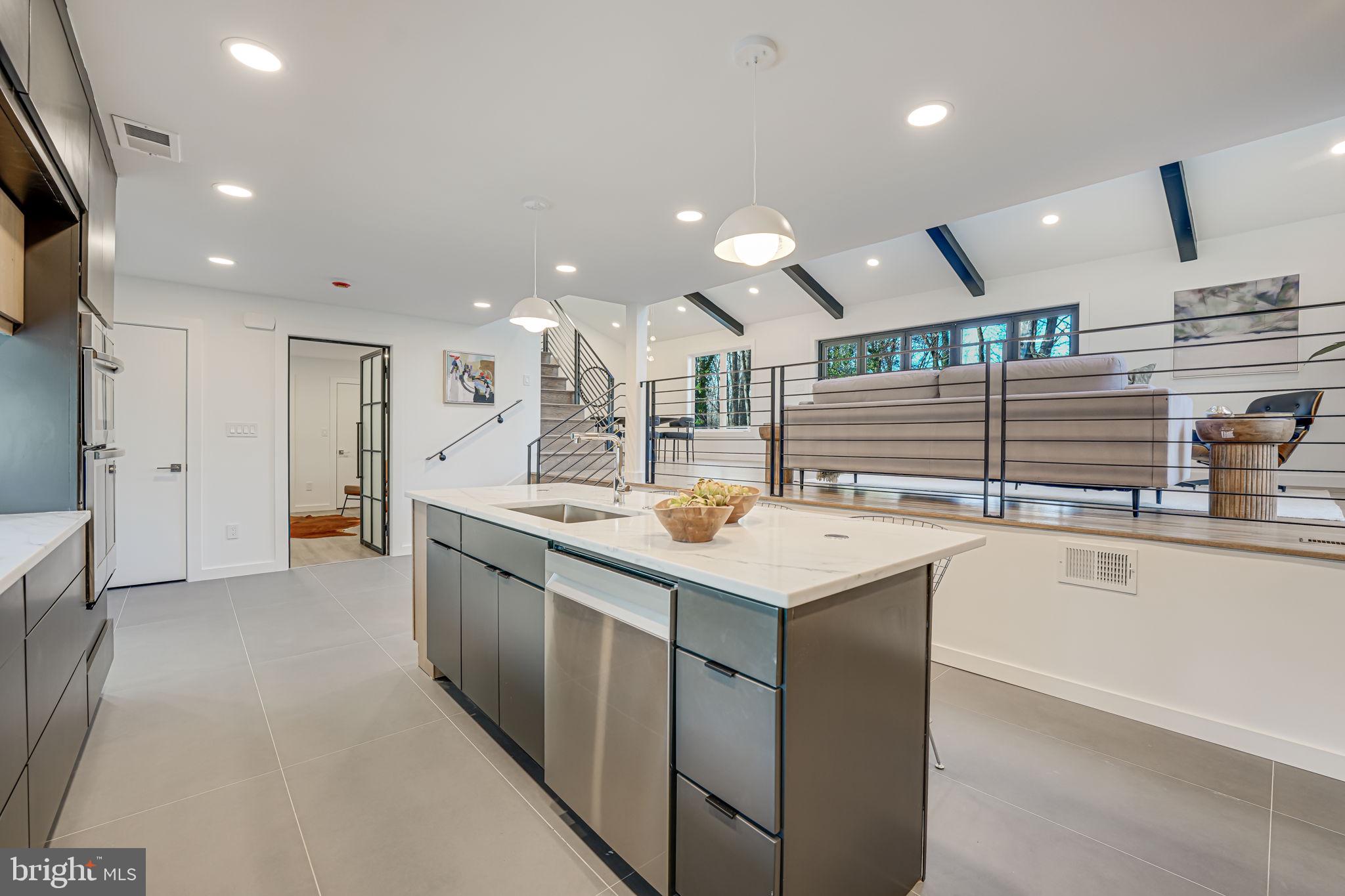 LAKE BARCROFT - Residential