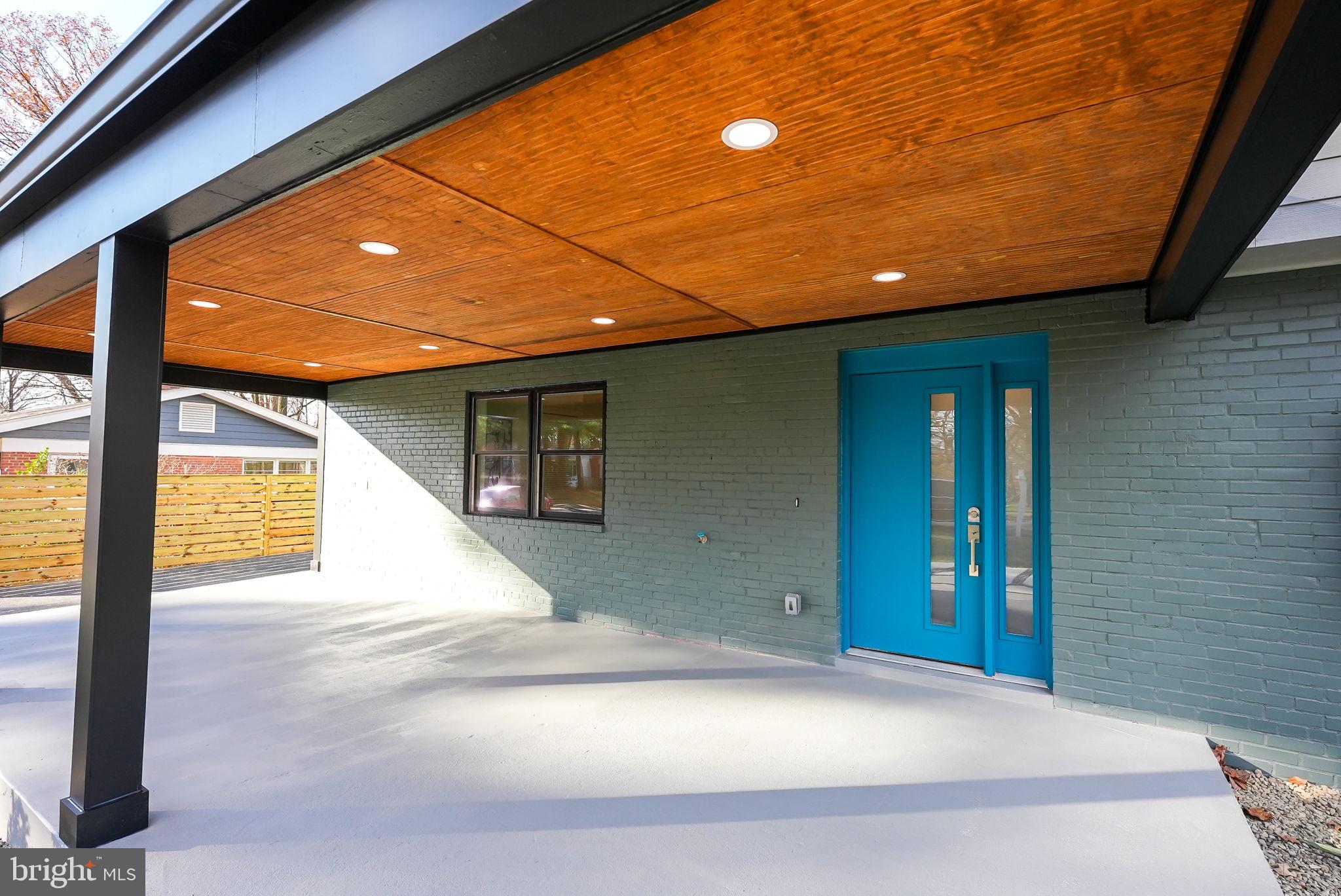 LAKE BARCROFT - Residential