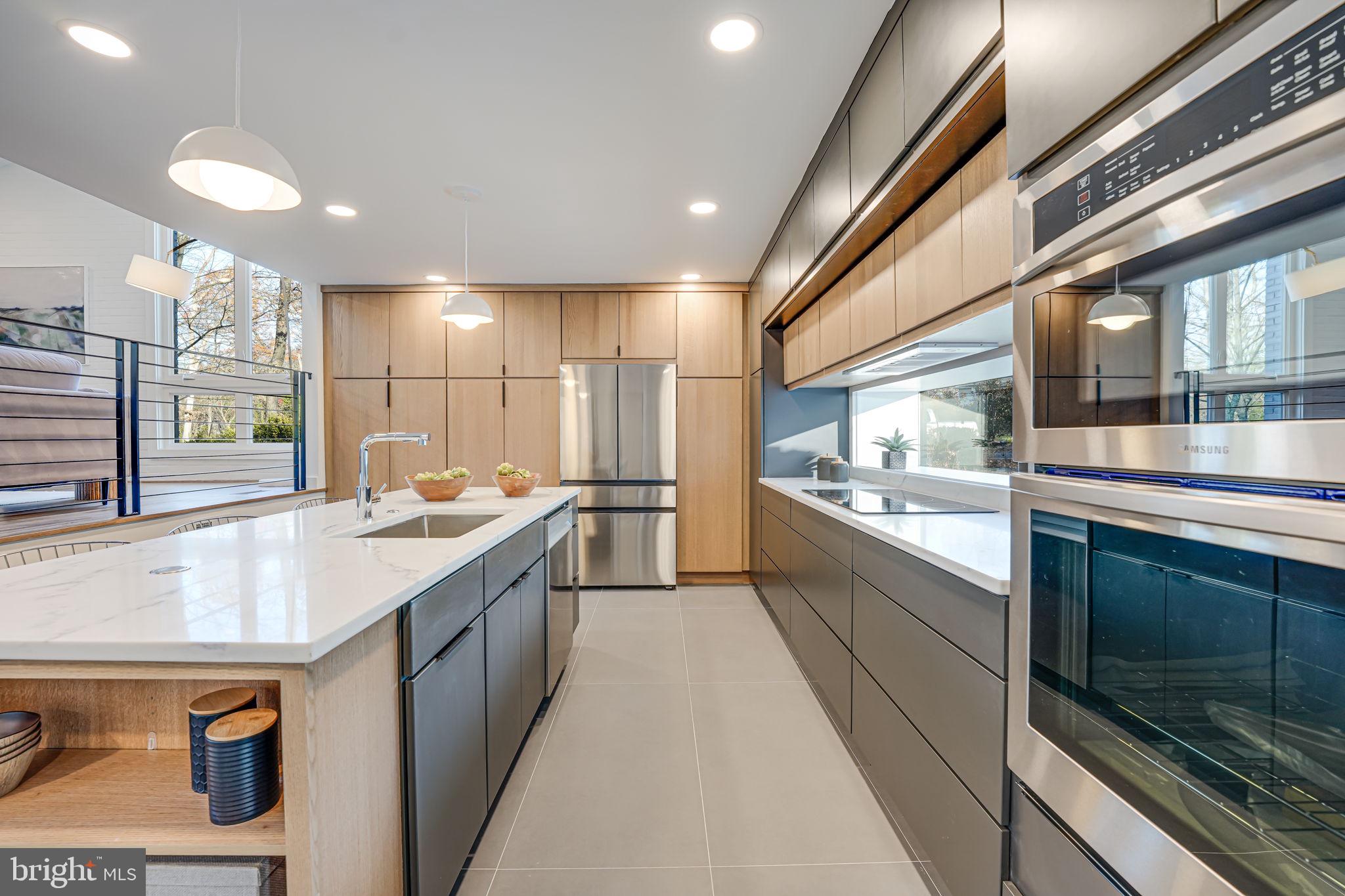 LAKE BARCROFT - Residential