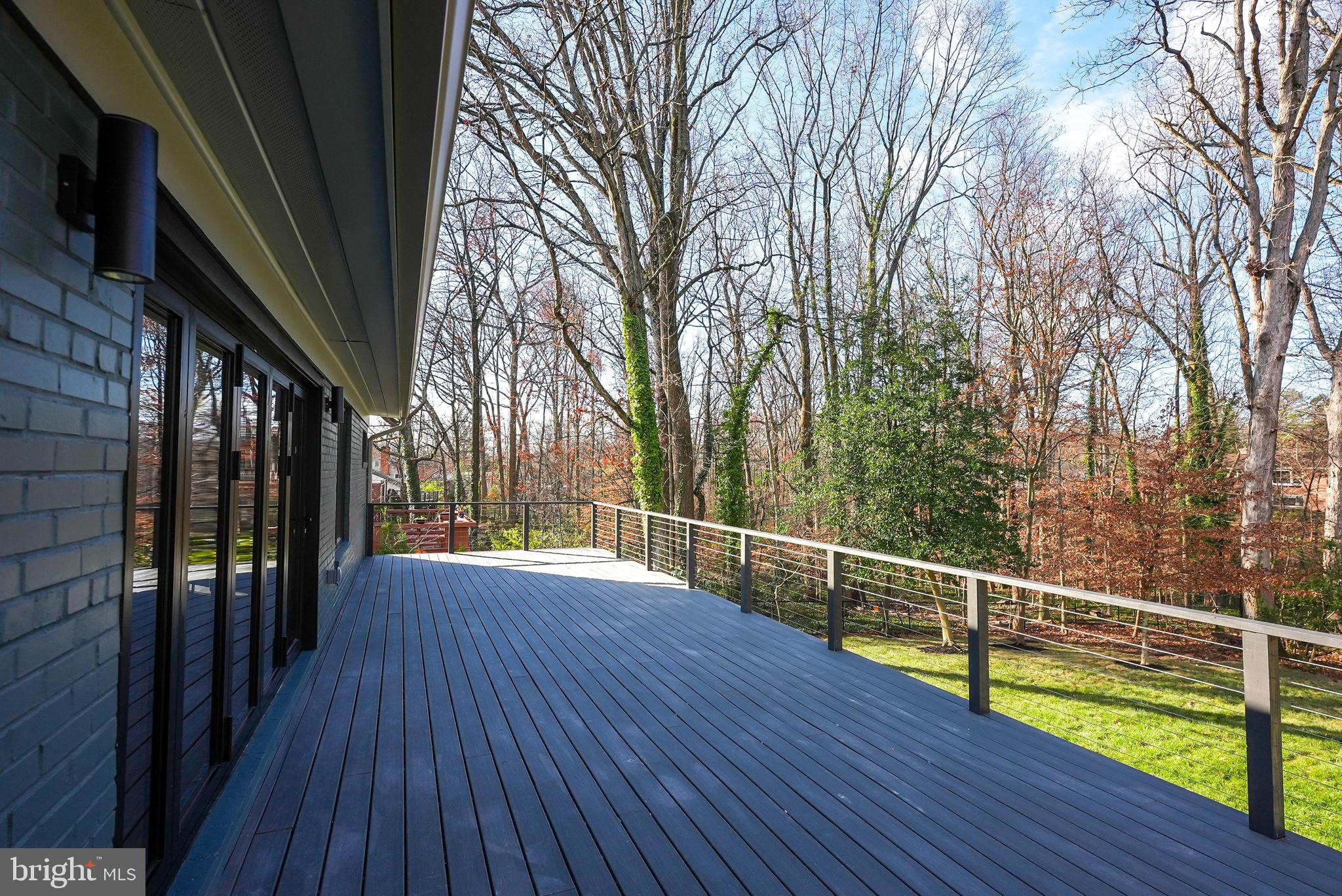 LAKE BARCROFT - Residential