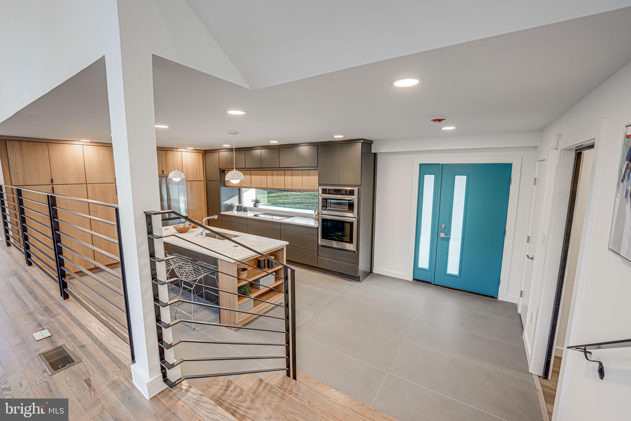 LAKE BARCROFT - Residential