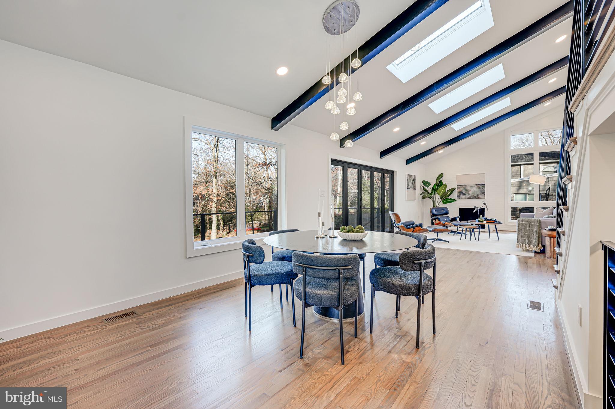 LAKE BARCROFT - Residential