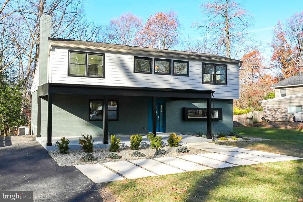 LAKE BARCROFT - Residential