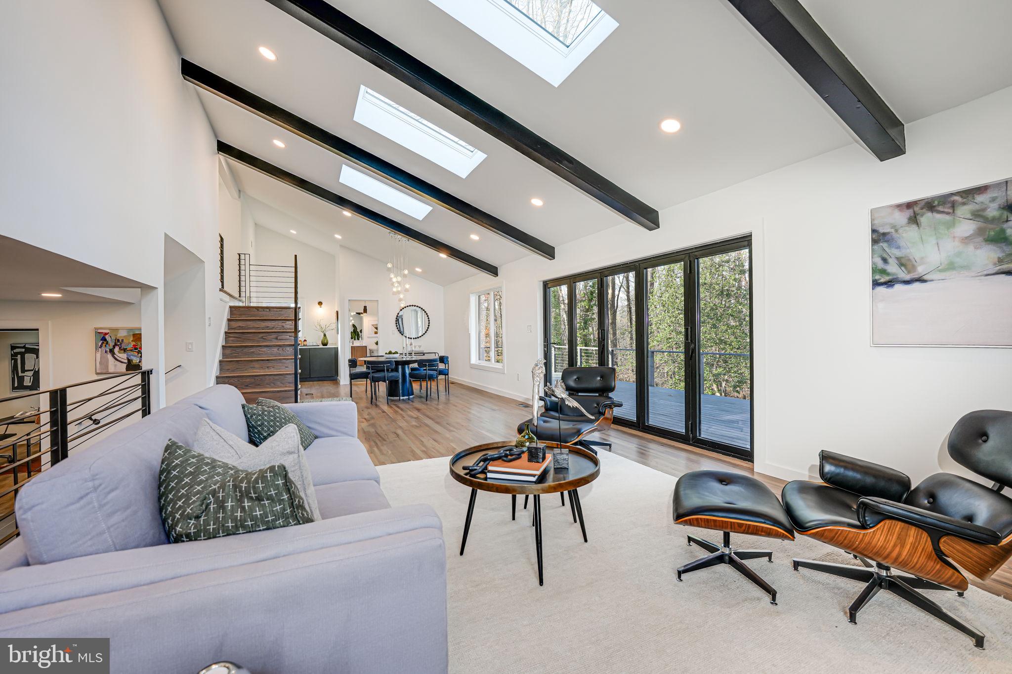 LAKE BARCROFT - Residential