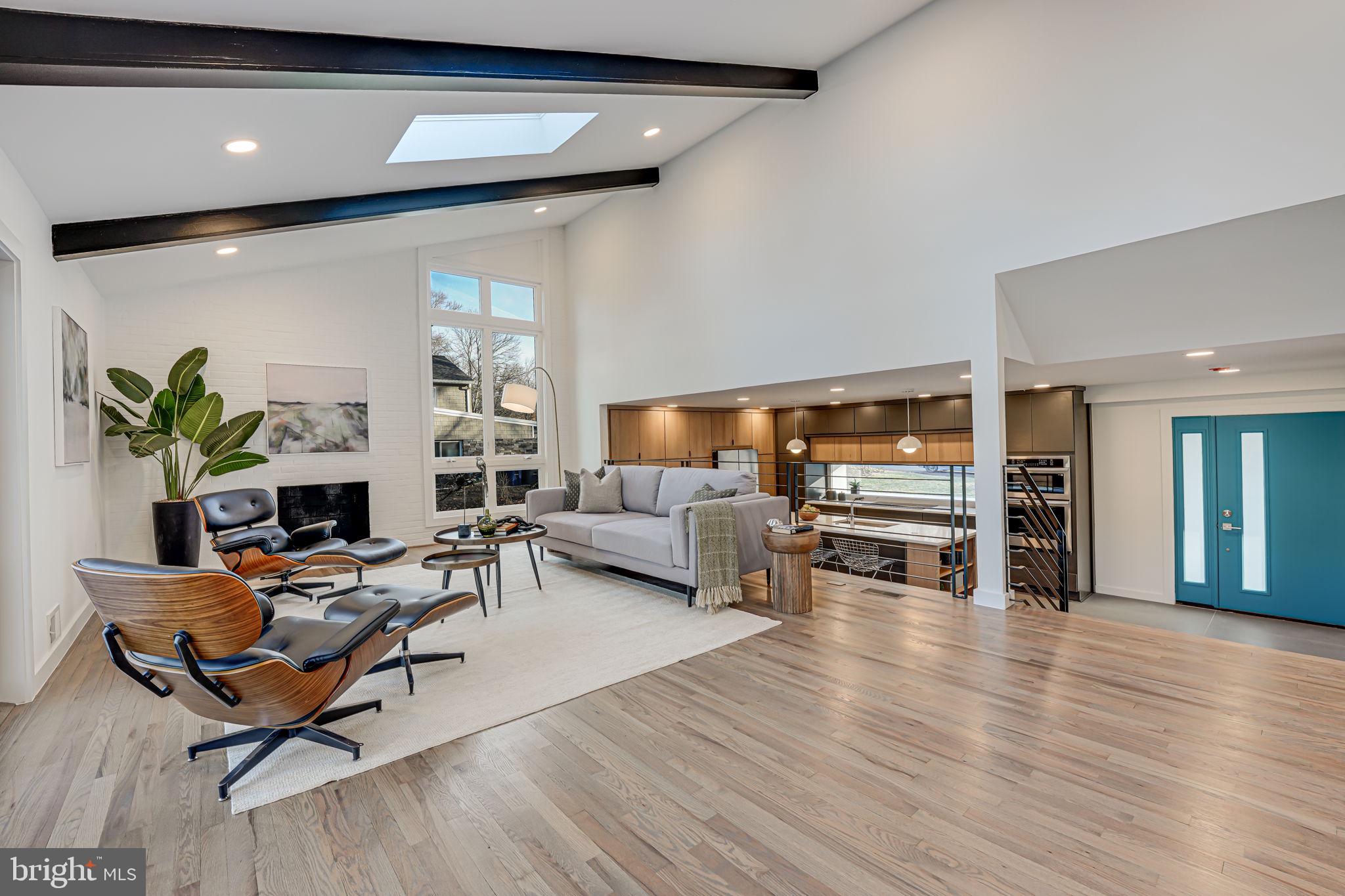 LAKE BARCROFT - Residential