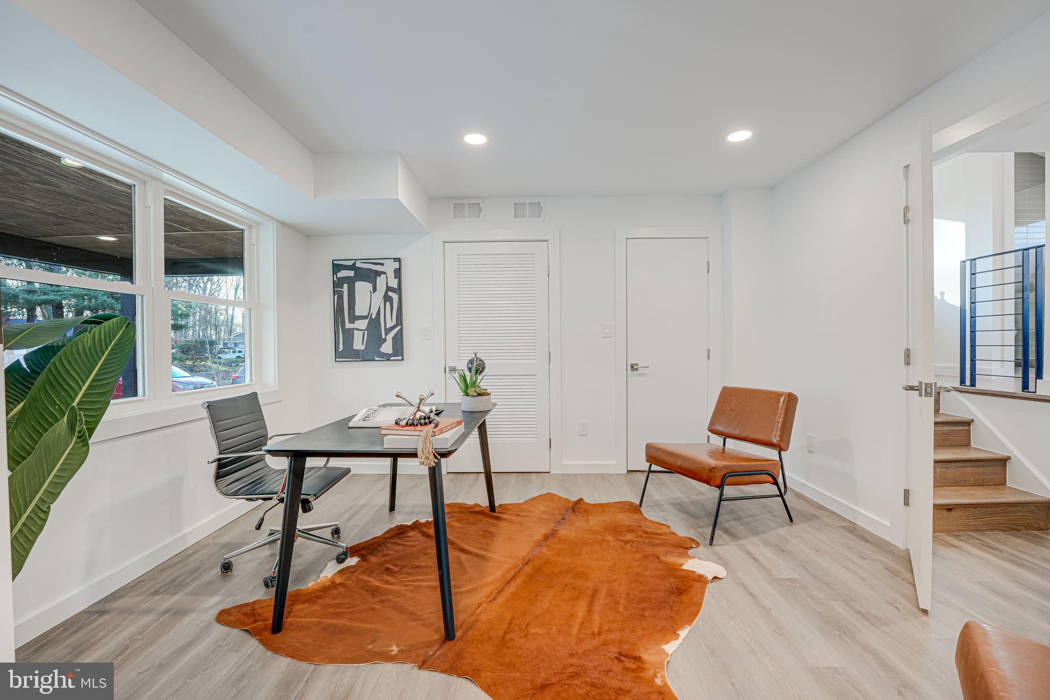 LAKE BARCROFT - Residential