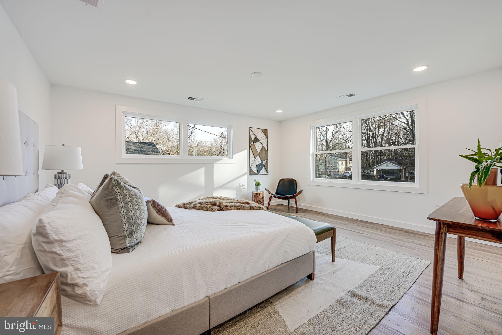 LAKE BARCROFT - Residential