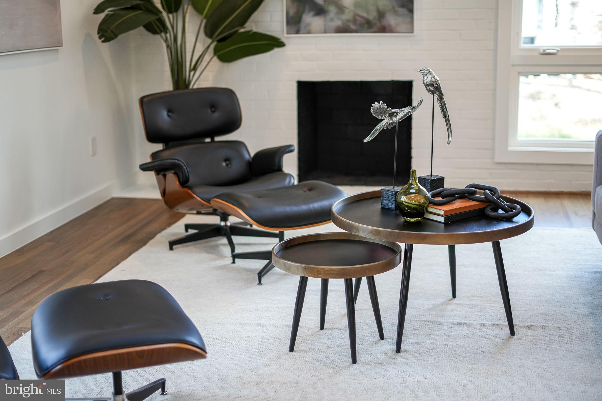 LAKE BARCROFT - Residential