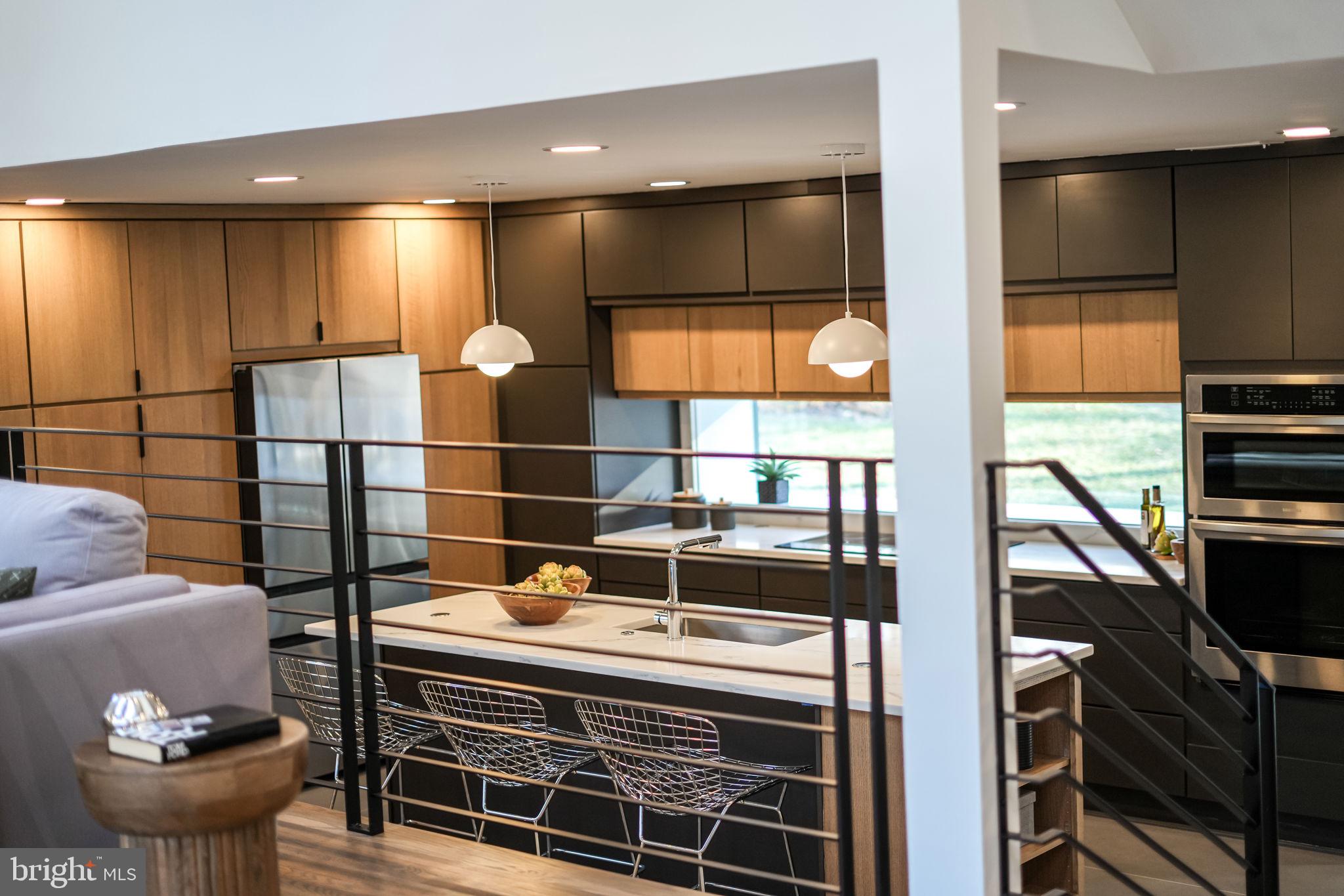 LAKE BARCROFT - Residential