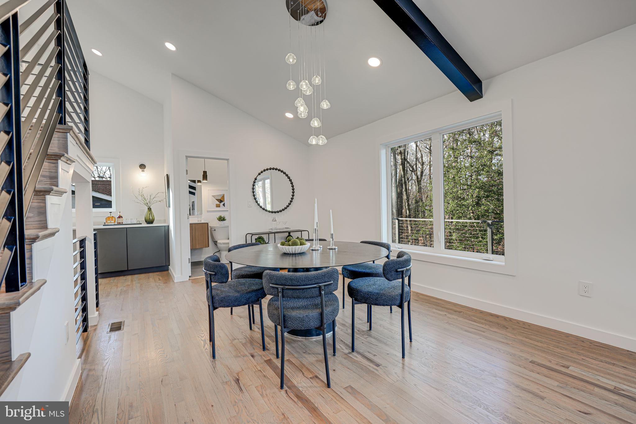 LAKE BARCROFT - Residential