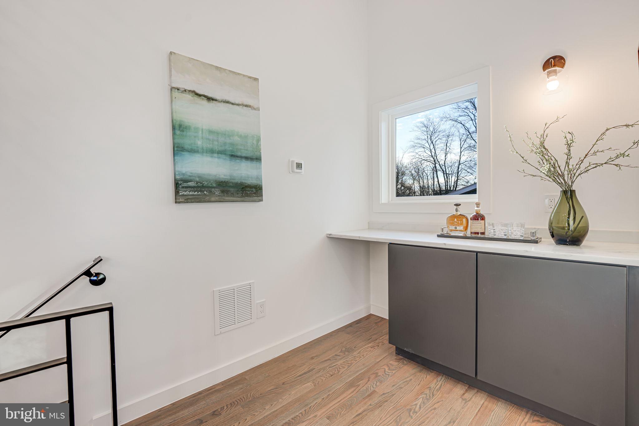 LAKE BARCROFT - Residential