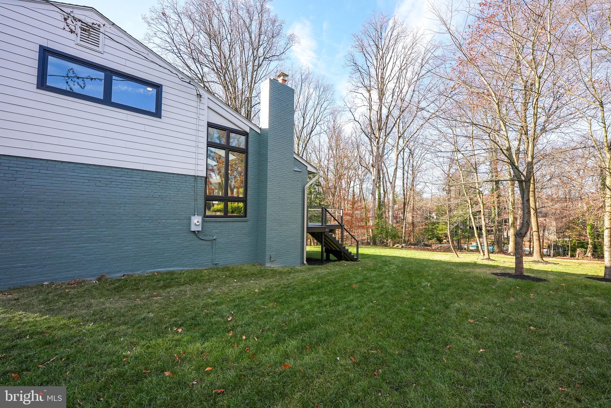 LAKE BARCROFT - Residential