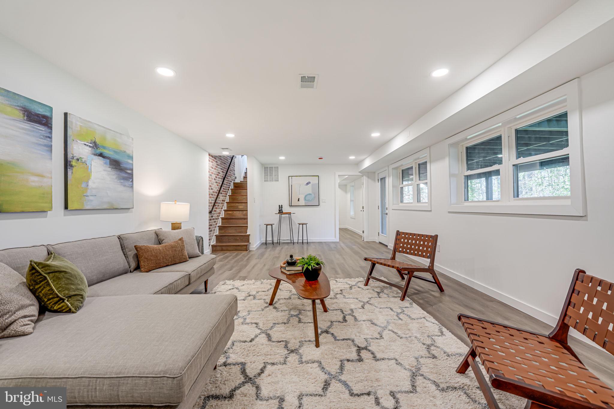 LAKE BARCROFT - Residential