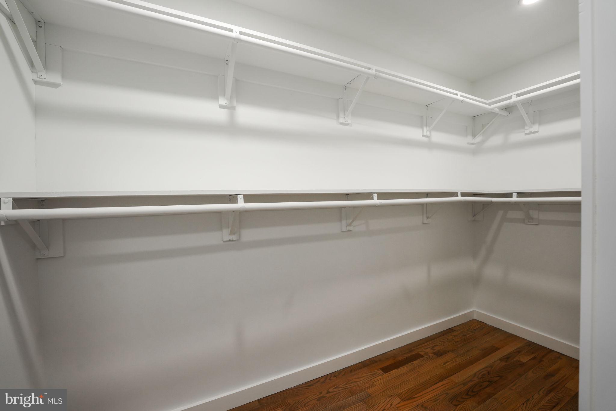 LAKE BARCROFT - Residential