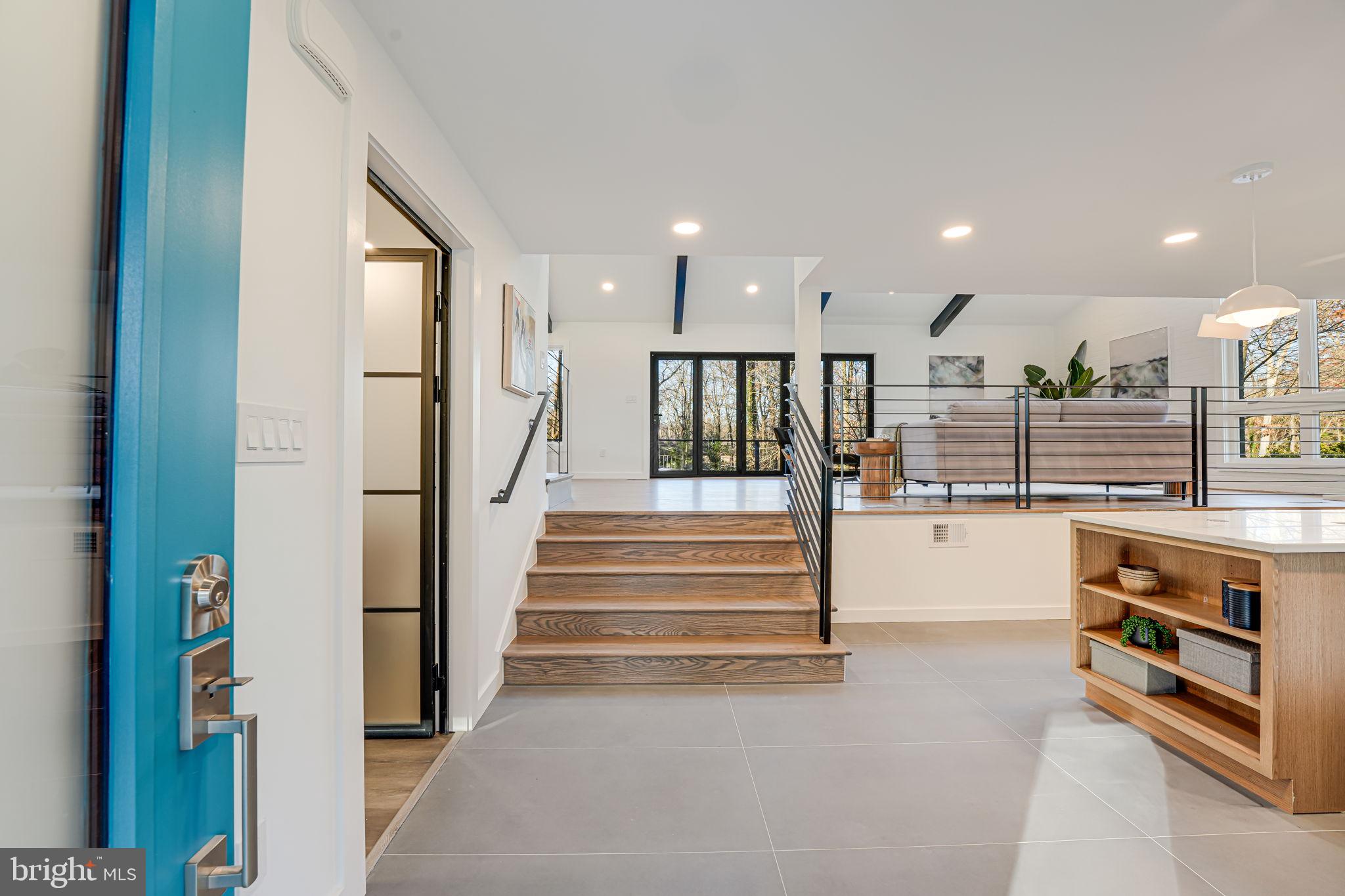 LAKE BARCROFT - Residential