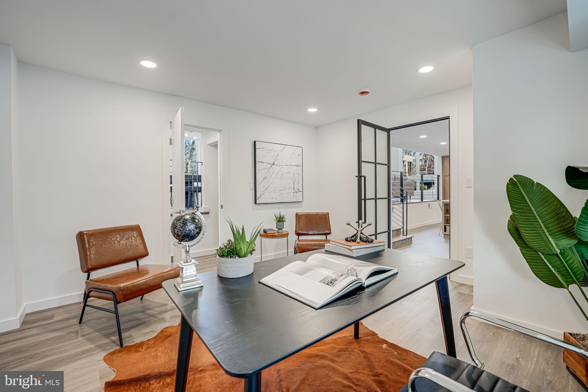 LAKE BARCROFT - Residential