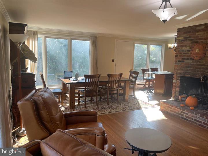 COUNTRY CLUB HILLS - Residential Lease