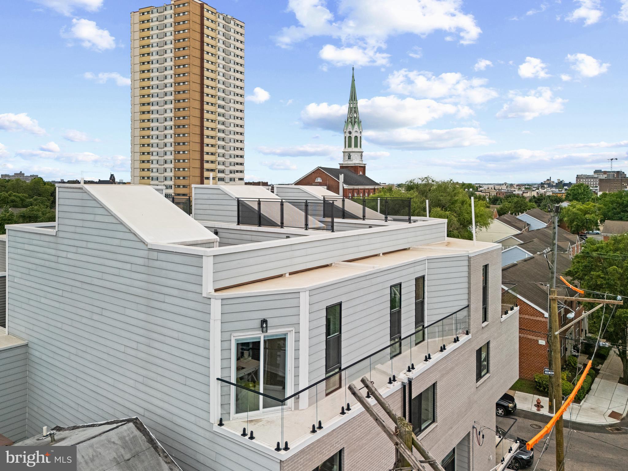 QUEEN VILLAGE - Residential
