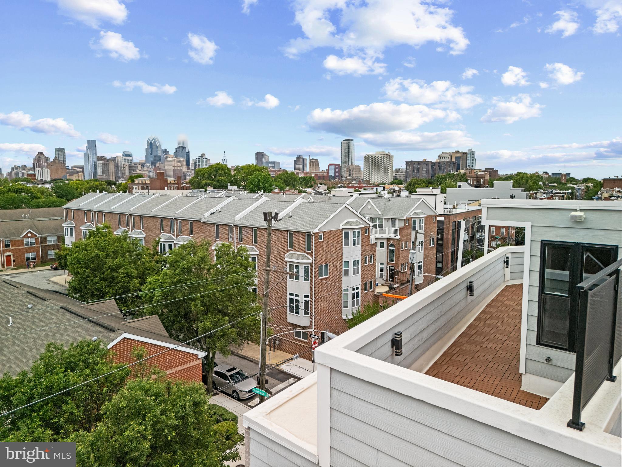 QUEEN VILLAGE - Residential