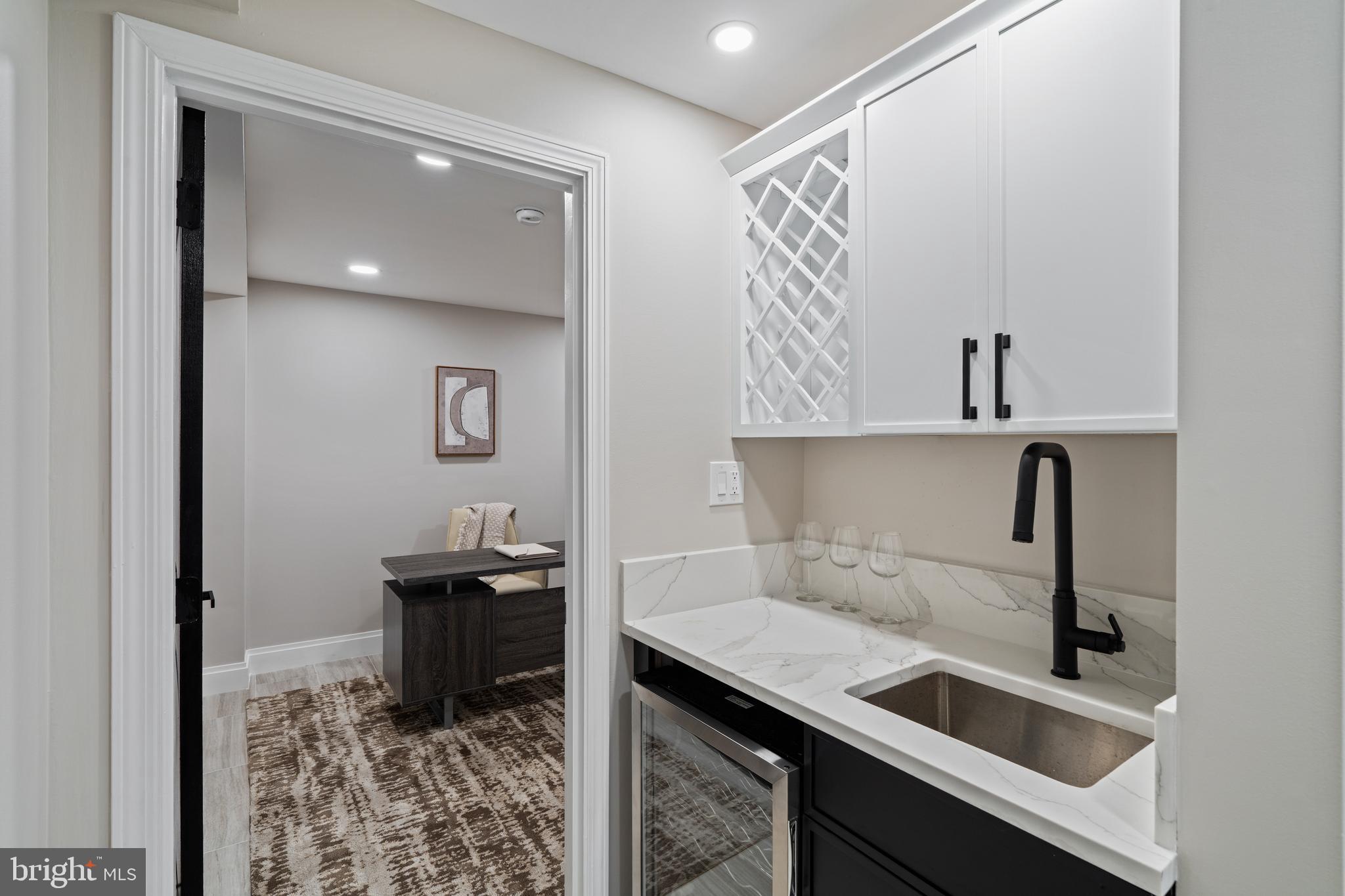 QUEEN VILLAGE - Residential