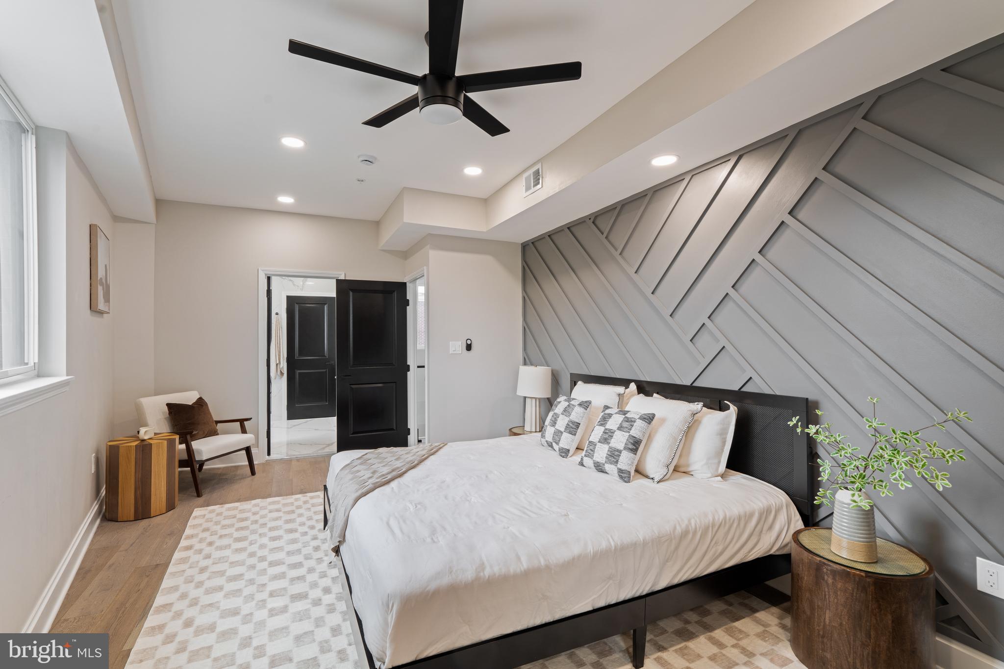 QUEEN VILLAGE - Residential