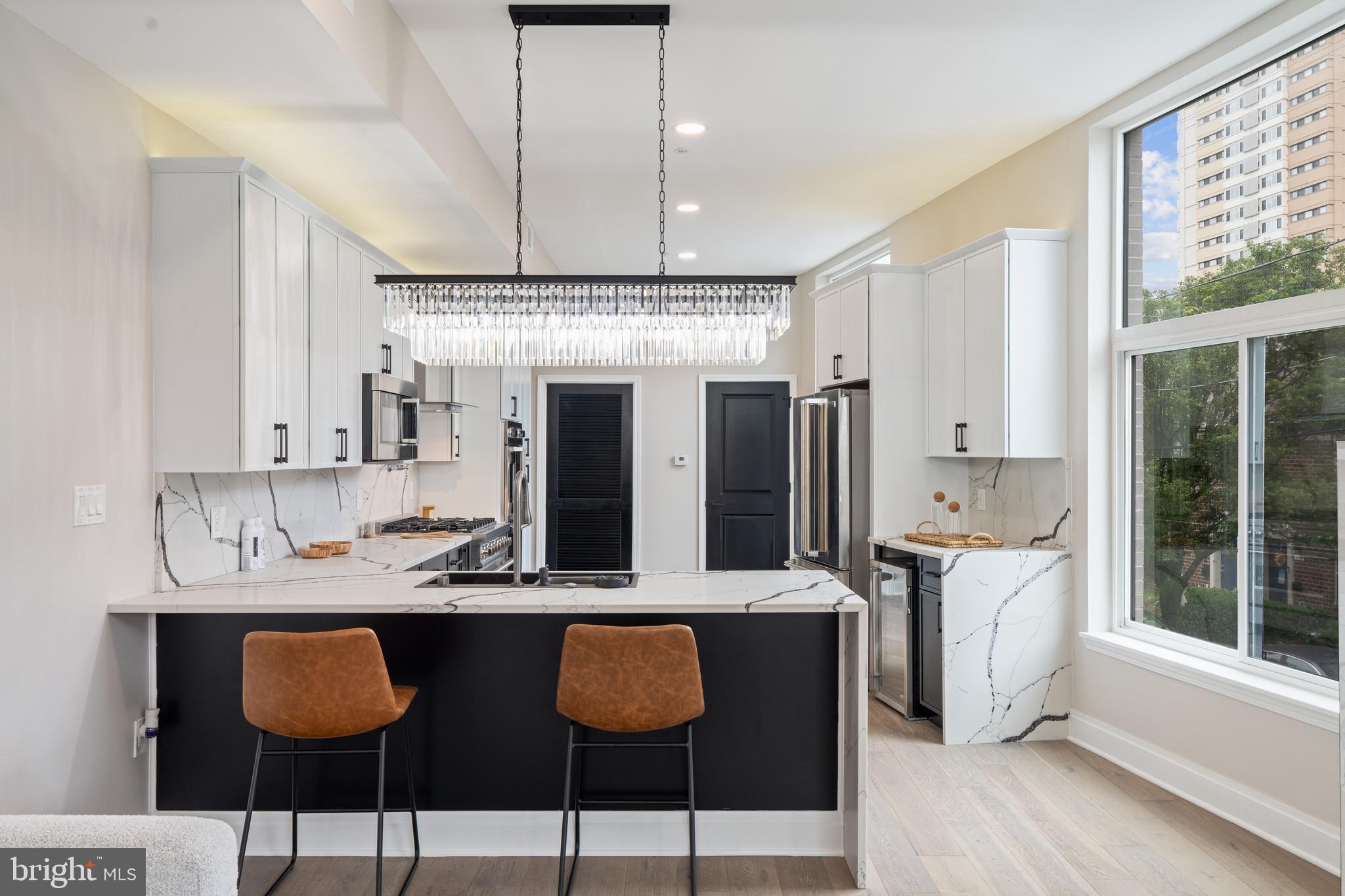QUEEN VILLAGE - Residential