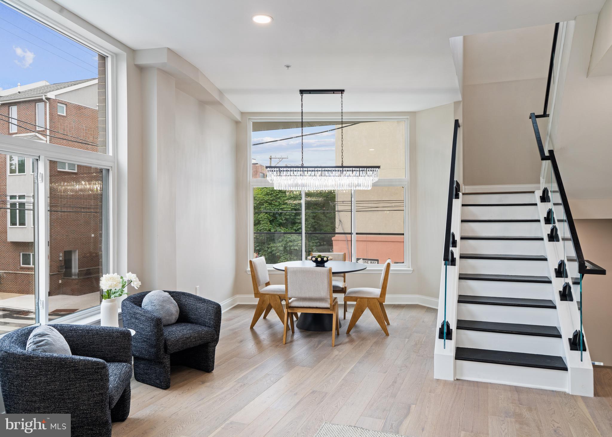 QUEEN VILLAGE - Residential