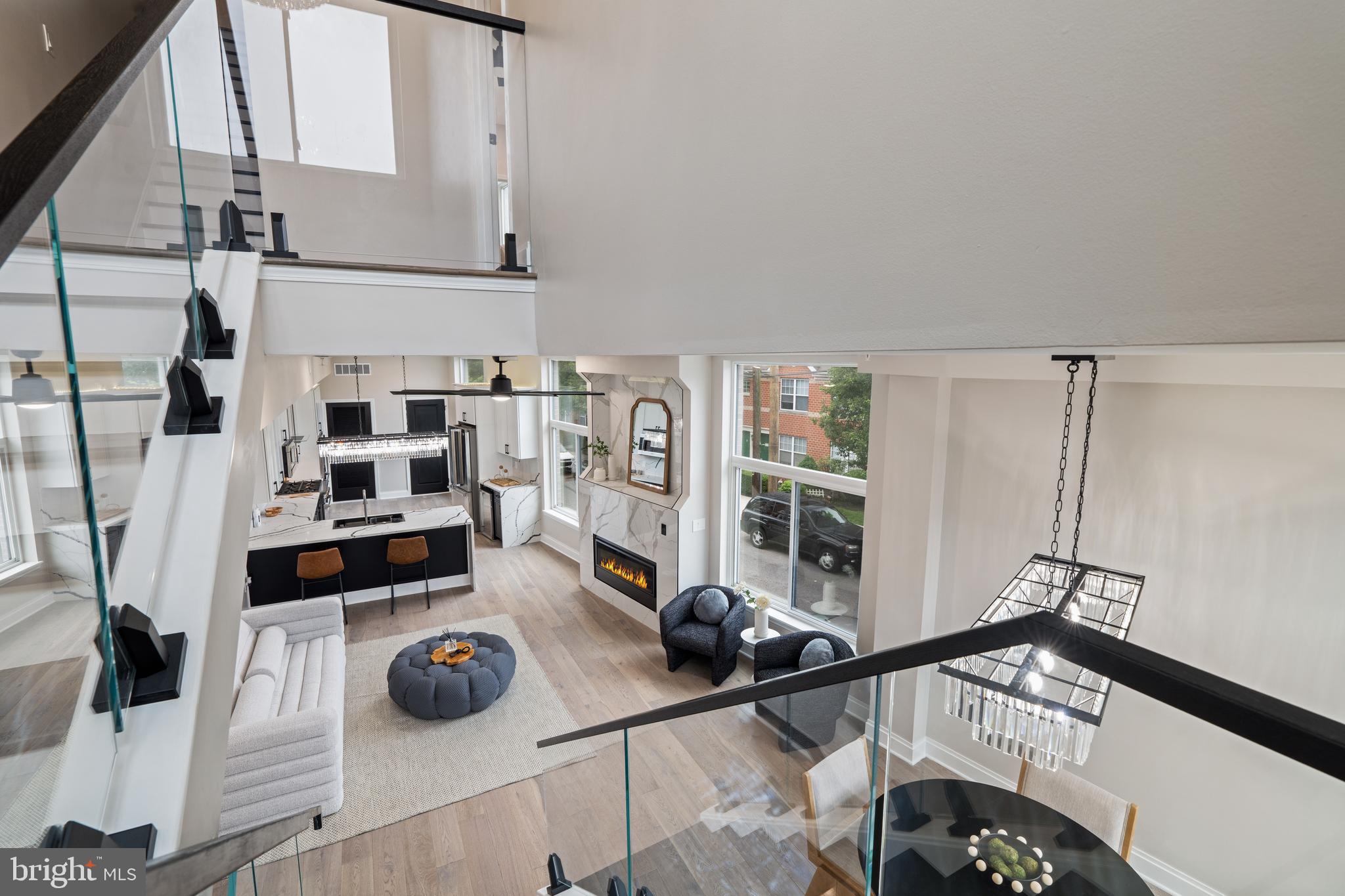 QUEEN VILLAGE - Residential